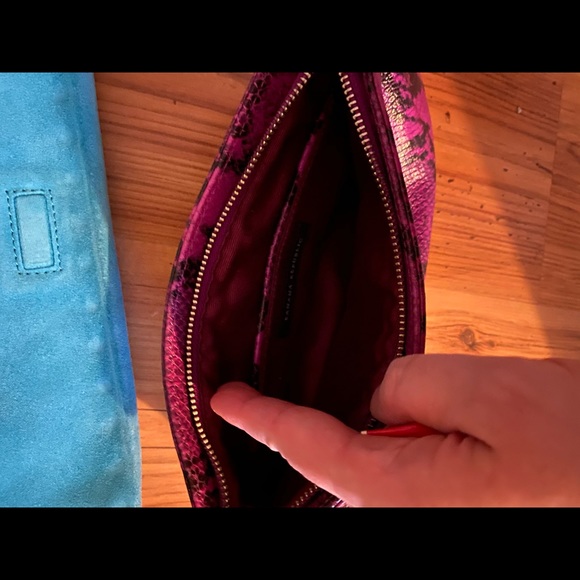 2/$30 - Banana Republic - Vintage Leather Clutch 💗 - Picture 2 of 2
